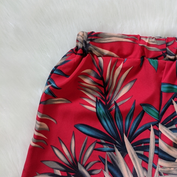 Red Tropical leaf print high waist shorts - Picture 2 of 4